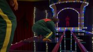Squid Game betrayal during the Glass Bridge game | Image via Netflix